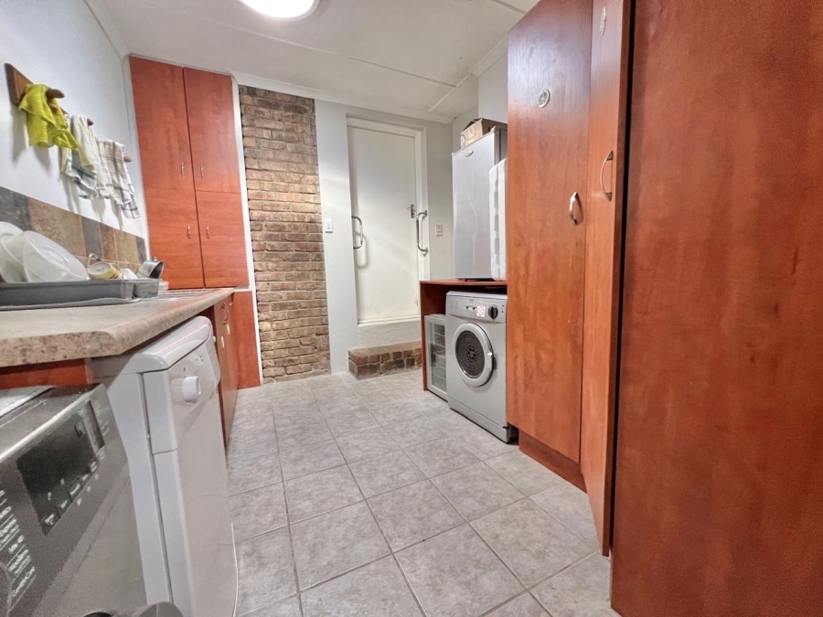 4 Bedroom Property for Sale in Wavecrest Eastern Cape